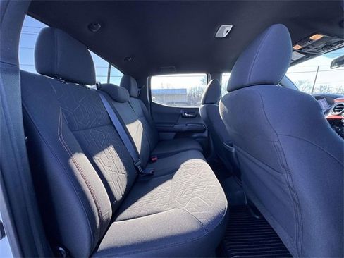 Used 2020 Toyota Tacoma TRD Off-Road w/ Technology Package image 18