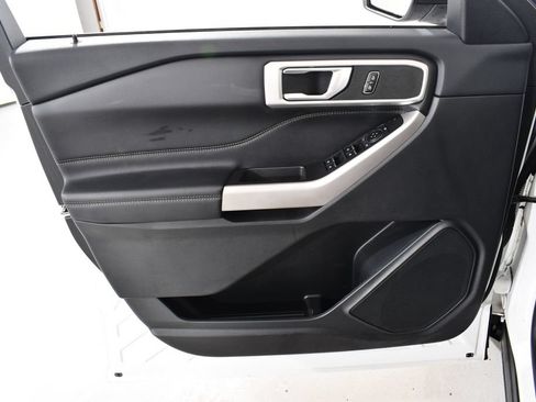 Used 2023 Ford Explorer XLT w/ Equipment Group 202A AWD/4WD image 26