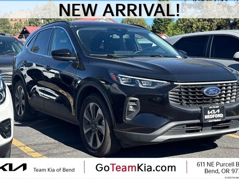 Used 2025 Ford Escape Platinum AWD/4WD image 1