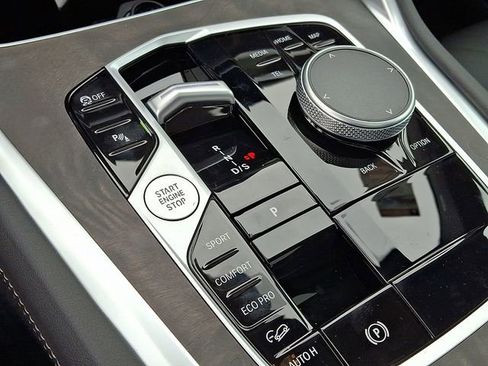 New 2026 BMW X6 xDrive40i w/ Climate Comfort Package image 13