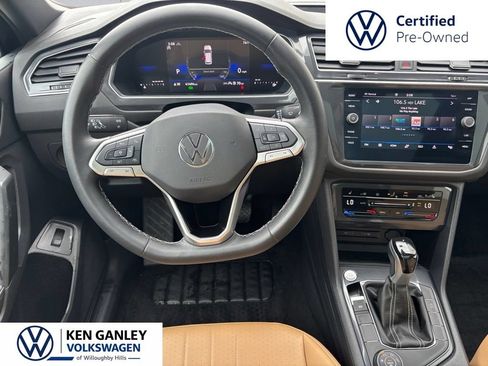 Used 2024 Volkswagen Tiguan SE w/ Panoramic Sunroof Package AWD/4WD image 15