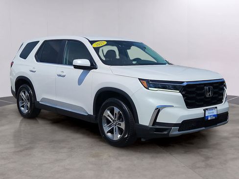 Certified 2025 Honda Pilot EX-L image 3