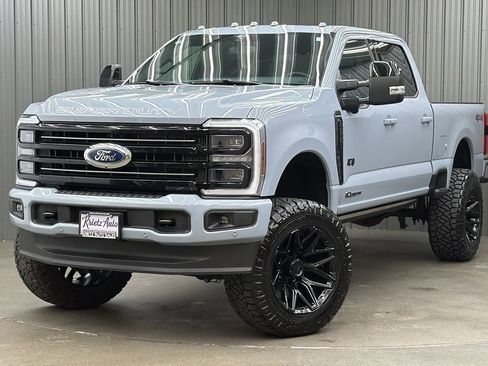 Used 2025 Ford F250 Platinum image 1