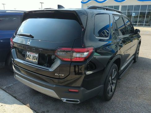 Certified 2024 Honda Pilot Elite image 3