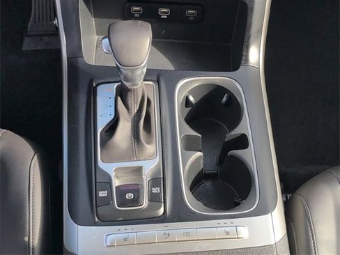 Used 2023 Kia Carnival LX image 17