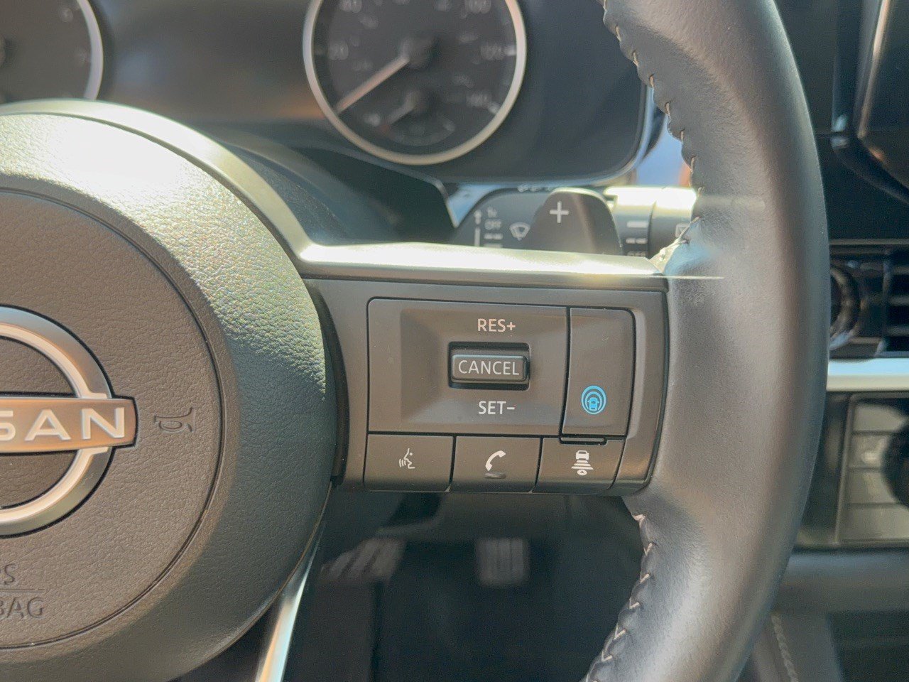 Used 2025 Nissan Pathfinder SV FWD image 23