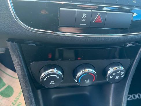Used 2014 Chrysler 200 LX FWD image 15