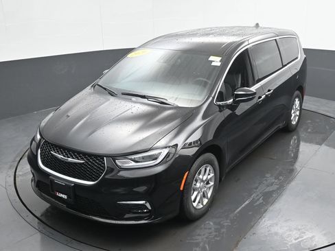 New 2026 Chrysler Pacifica Select FWD image 34