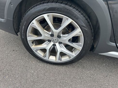 Used 2018 Volkswagen Golf Alltrack AWD/4WD image 4
