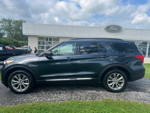 Used 2024 Ford Explorer XLT w/ Equipment Group 202A AWD/4WD image 5