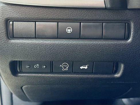Used 2025 Nissan Rogue SV AWD/4WD image 10