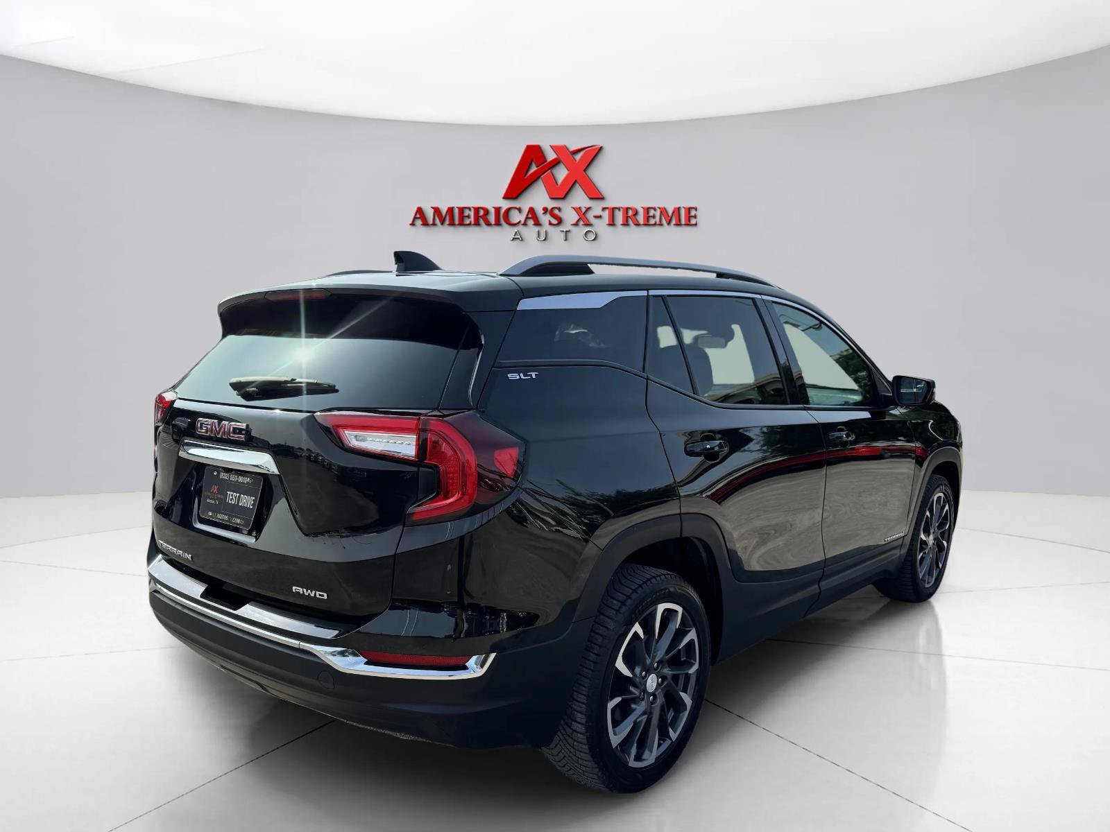Used 2022 GMC Terrain SLT w/ Infotainment Package II AWD/4WD image 5