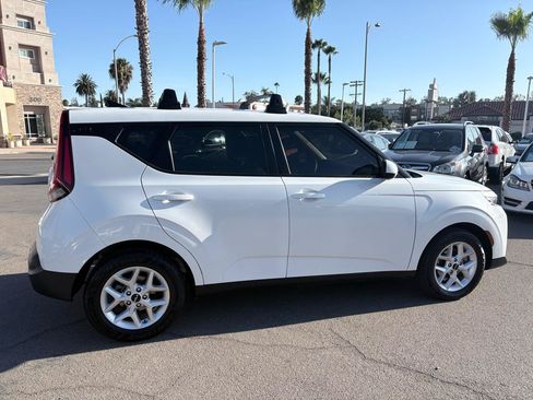 Used 2022 Kia Soul LX w/ Technology Package FWD image 13