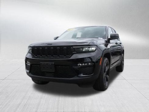 Certified 2023 Jeep Grand Cherokee Limited w/ Black Appearance Package AWD/4WD image 7