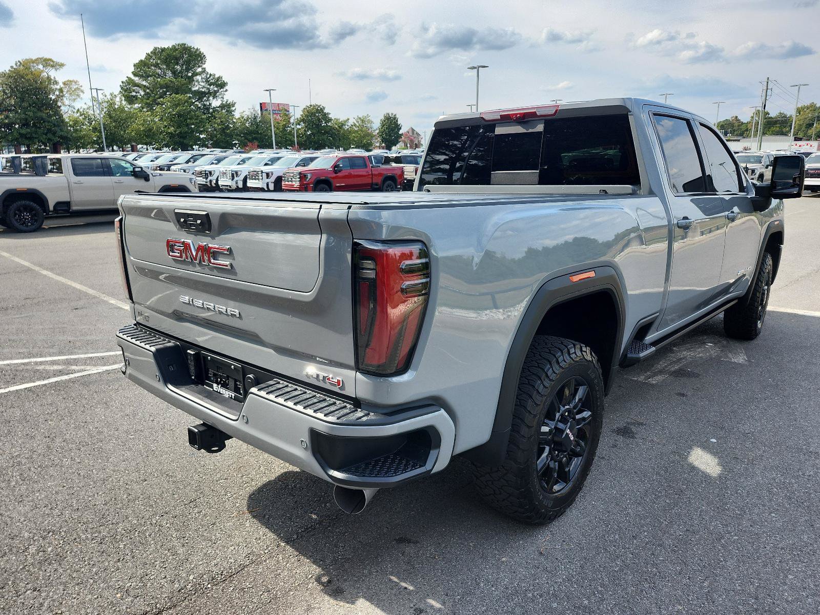 Used 2025 GMC Sierra 2500 AT4 w/ AT4 Premium Plus Package AWD/4WD image 3