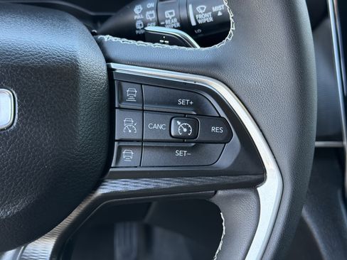 Used 2023 Jeep Grand Cherokee Altitude image 24