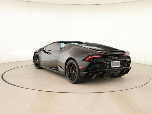 Used 2022 Lamborghini Huracan EVO image 4