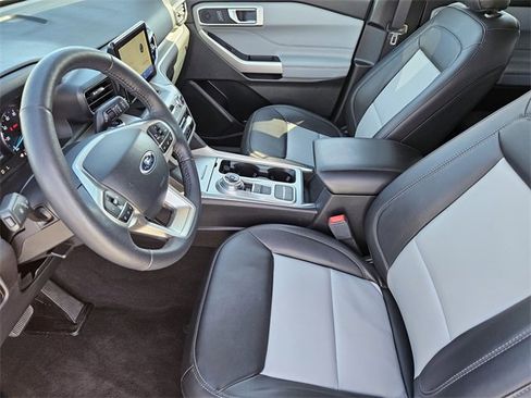 Used 2024 Ford Explorer XLT w/ Equipment Group 202A image 13