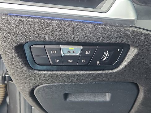 Used 2020 BMW 330i xDrive Sedan w/ Premium Package image 11