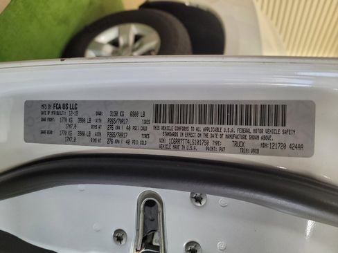 Used 2020 RAM 1500 Classic SLT image 33