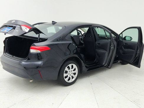 Used 2025 Toyota Corolla LE FWD image 12