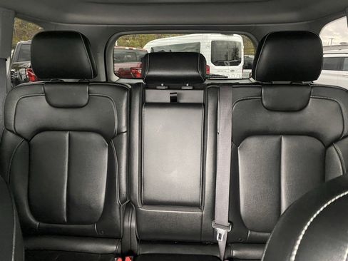 Used 2023 Jeep Grand Cherokee Limited image 27