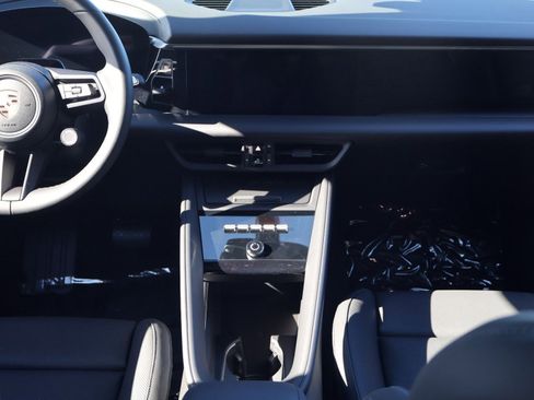 New 2026 Porsche Macan Electric RWD image 20