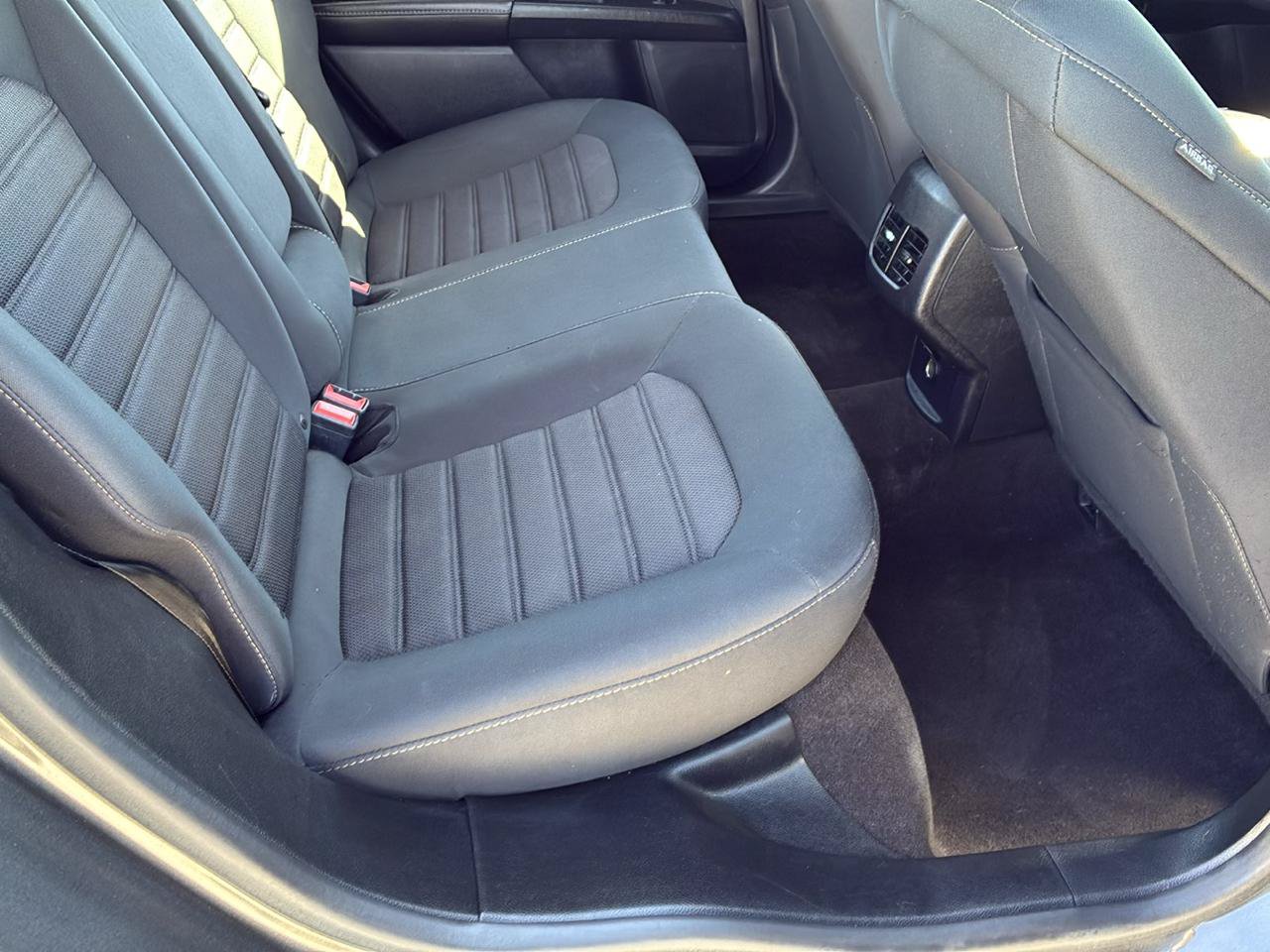 Used 2020 Ford Fusion SE FWD image 27