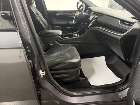 Used 2022 Jeep Grand Cherokee Altitude image 30