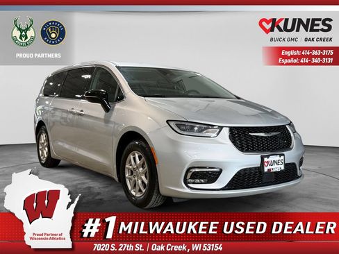 Used 2024 Chrysler Pacifica Touring-L FWD image 1