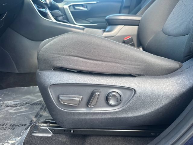 Used 2025 Toyota RAV4 XLE AWD/4WD image 12