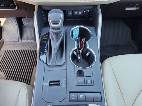 Used 2021 Toyota Highlander XLE image 26