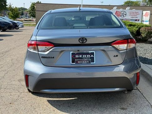 Used 2020 Toyota Corolla LE FWD image 4
