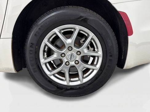 Used 2021 Chrysler Pacifica Touring FWD image 52