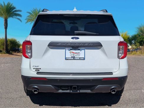 Used 2022 Ford Explorer XLT w/ Equipment Group 202A image 4