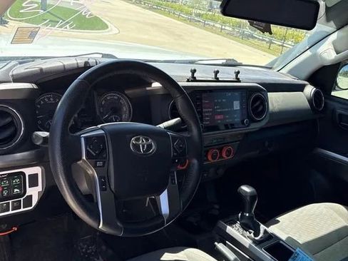 Used 2022 Toyota Tacoma SR5 AWD/4WD image 13
