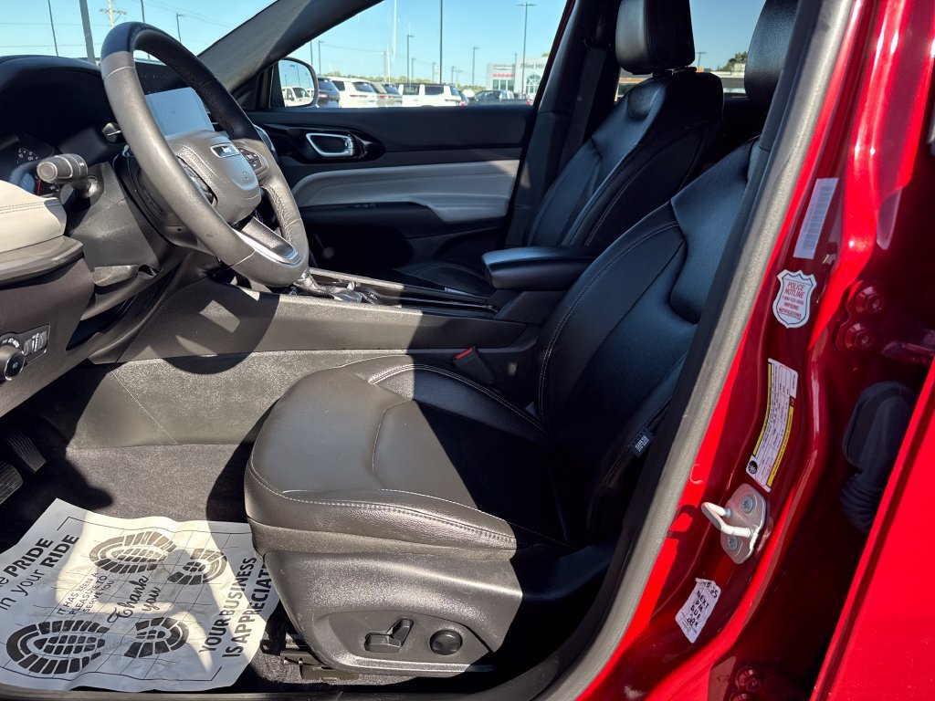 Used 2025 Jeep Compass Limited AWD/4WD image 9
