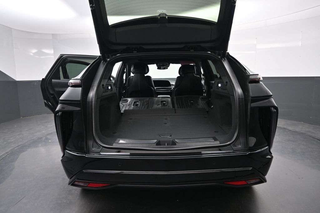 Certified 2025 Cadillac Lyriq Luxury AWD/4WD image 18