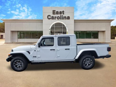 New 2026 Jeep Gladiator Sport AWD/4WD image 6