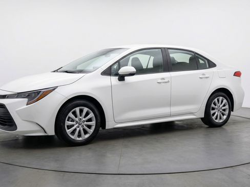 Used 2025 Toyota Corolla LE image 3