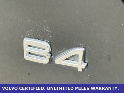 Certified 2023 Volvo XC40 B4 Plus w/ Protection Package Premier image 7