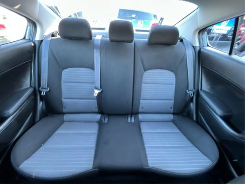 Used 2017 Kia Forte S FWD image 18