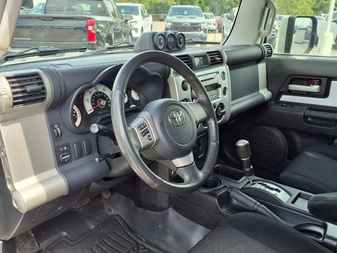 Used 2008 Toyota FJ Cruiser 2WD w/ Upgrade Pkg 2 image 3