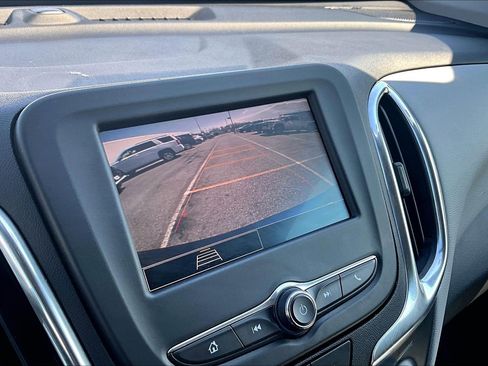 Used 2022 Chevrolet Equinox LS image 27