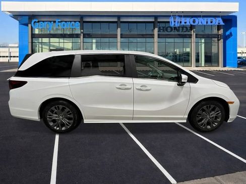 New 2026 Honda Odyssey Touring image 8