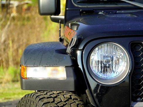 Used 2022 Jeep Gladiator Rubicon w/ Safety Group image 3