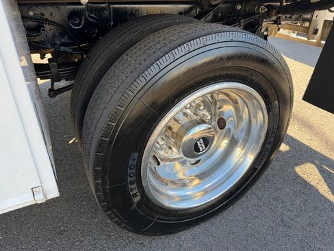 Used 2015 Ford F550 2WD Regular Cab Super Duty image 22