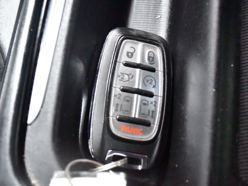 Used 2023 Chrysler Pacifica Touring FWD image 30
