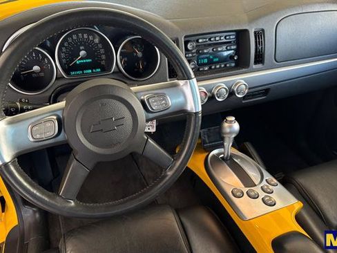 Used 2005 Chevrolet SSR w/ Preferred Equipment Group image 14