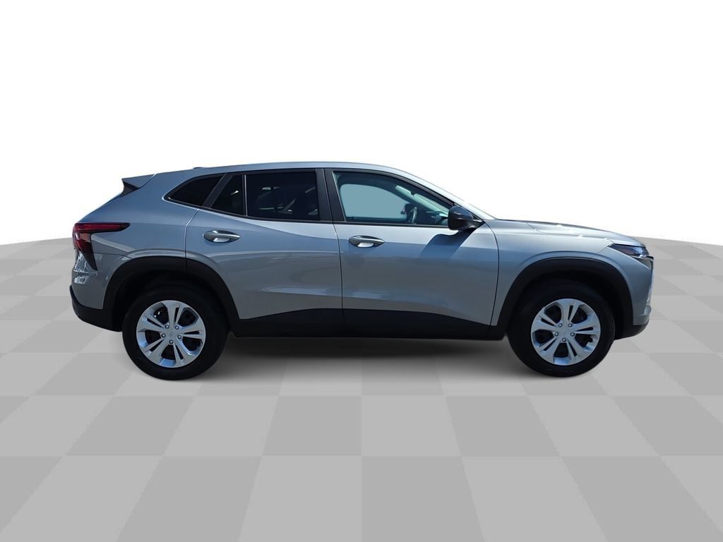 Used 2025 Chevrolet Trax LS FWD image 9